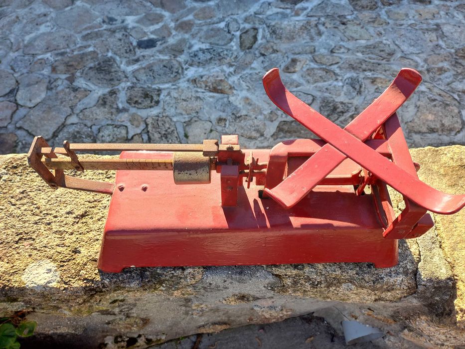 Balança antiga metálica