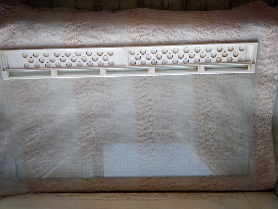 Полки  и  направляющие к холодильнику AEG  3 шт.