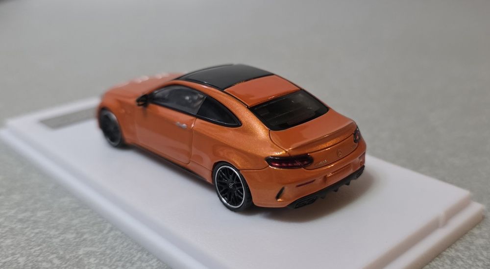 Miniatura 1:64 Mercedes Benz AMG C63 Coupe, nowa
