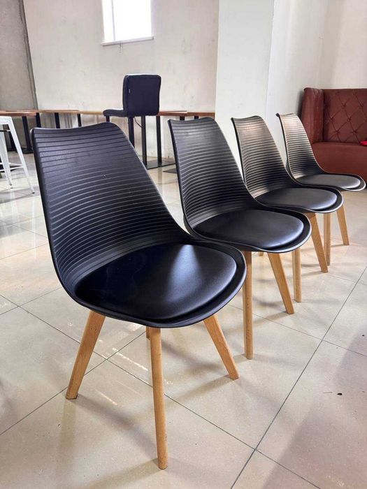 розпродаємо столи,стелажі,крісла,тумби,шафи,стільці комоди полиці