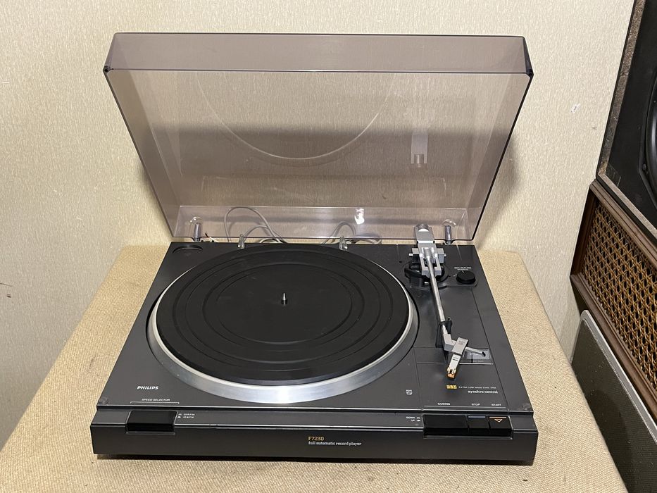 Автоматический HI-FI проигрыватель винила PHILIPS F7230 BELT DRIVE