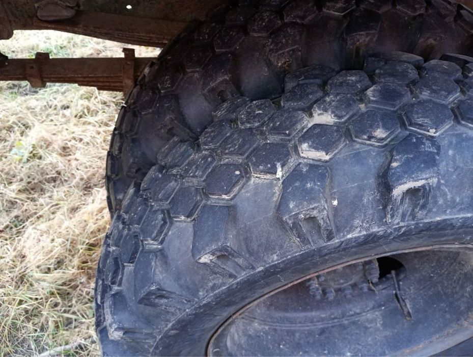 Авто на ходу заводиться і їде кого цікавит за деталями дзвоніть розкаж