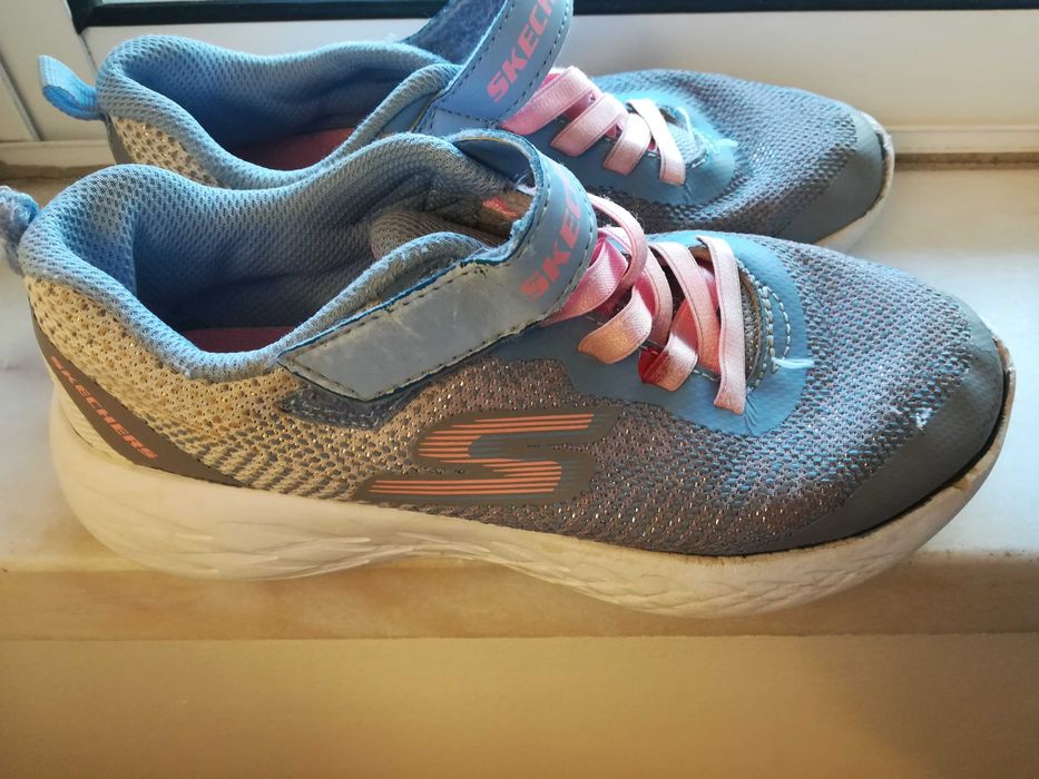Tenis criança fila  e sketchers 35