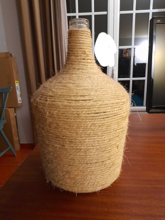 Garrafões de vidro de várias cores