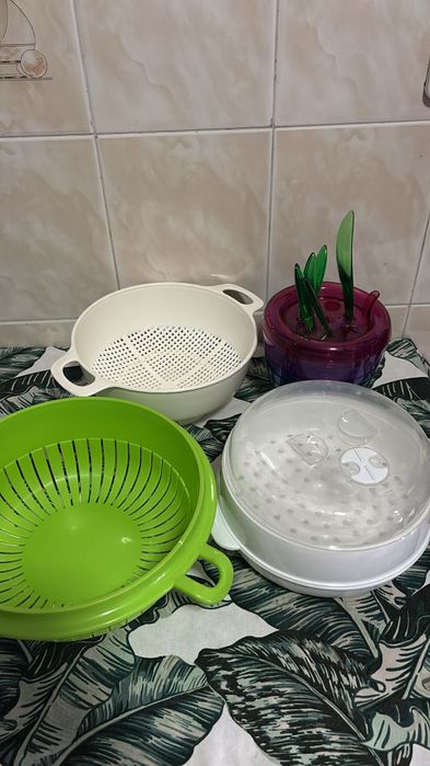 Espremedor de cítricos, cozedor a vapor e escorredor