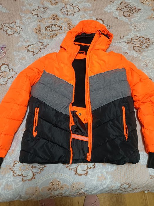 Продам курточку .