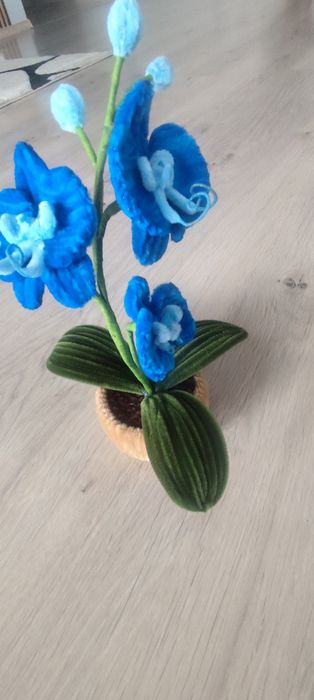 Sztuczny storczyk w doniczce