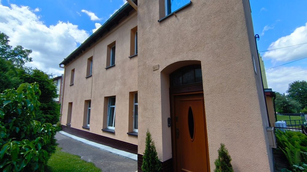 Sprzedam górę domu 66 M2 w śródmieściu bezczynszowe, garaż,wspólny ogródek