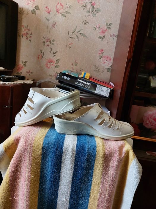 Белые летние шлёпки