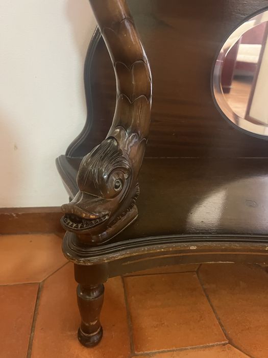 Móvel de apoio com espelho