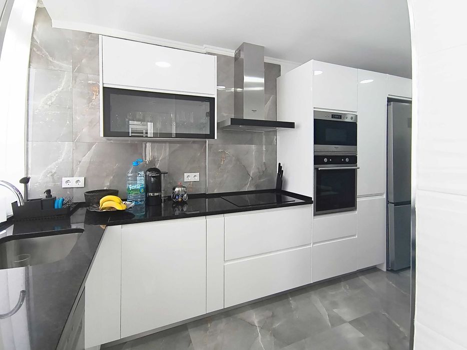 Apartamento T3 Renovado em Almada – Luz Natural e Conforto