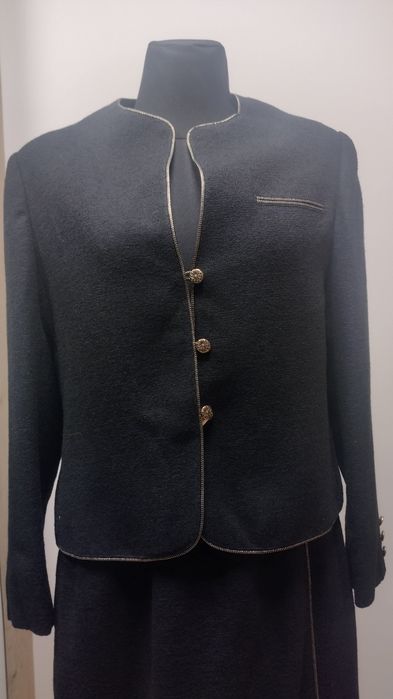 Garnitur damski rozm M/L, żakiet ze spódnicą 
Produ