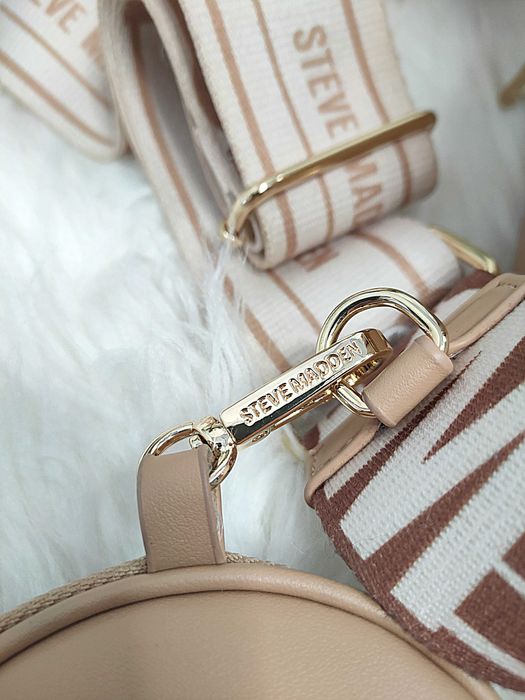 Beżowa torebka kuferek listonoszka złote elementy miejska Steve Madden