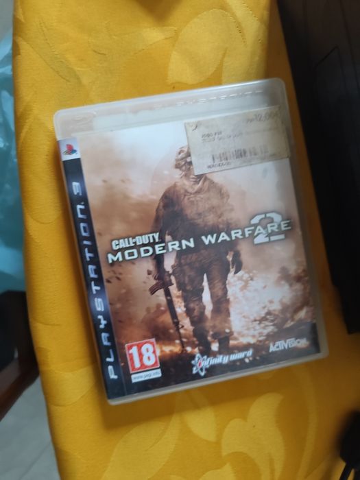 PlayStation 3 com todo completo com o comando e dois jogos