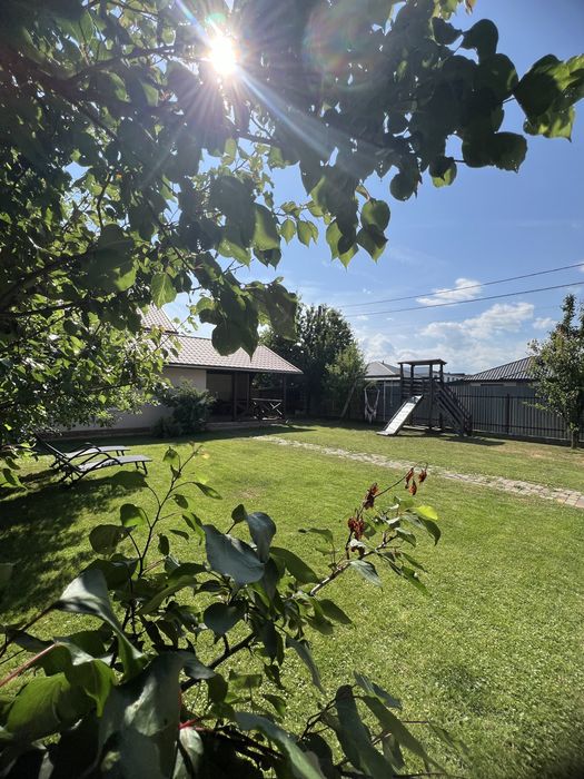 Продається двохповерховий котедж