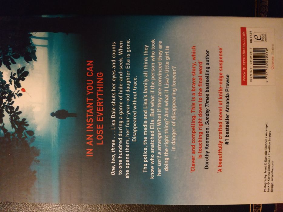 Livro While My Eyes Were Closed de Linda Green