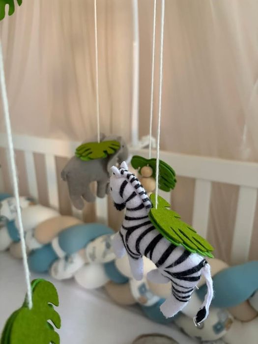 Karuzela dla dziecka lozeczko zoo safari do baldachimu