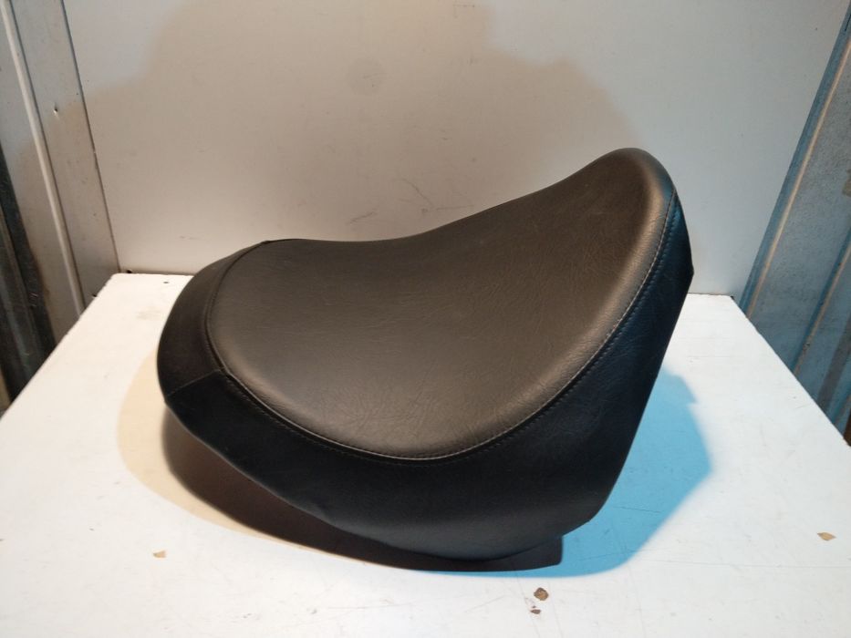 Suzuki vzr 1800 siedzenie kanapa