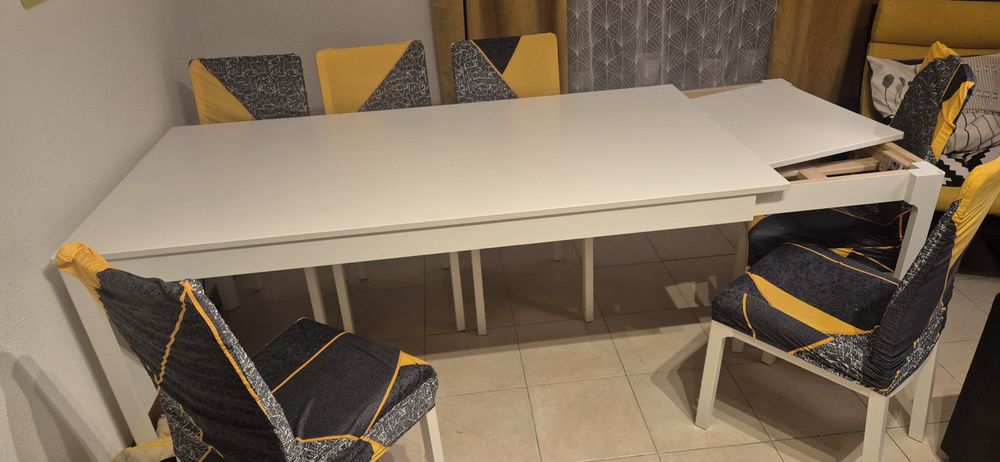 Mesa branca de jantar extensivel