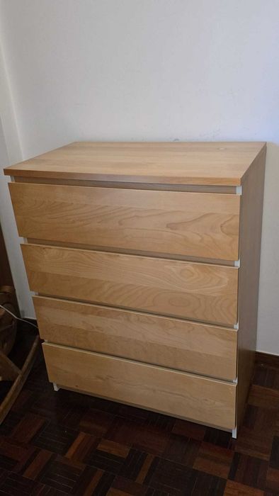 camiseiro e movel com gavetas