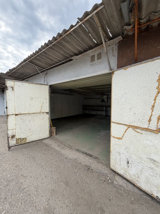 Продам 2 гаража на ильфа и петрова ( таирова) возле таировских садо и кадора