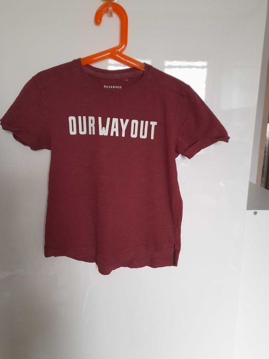 Bordowy T-shirt chłopięcy Reserved r. 122