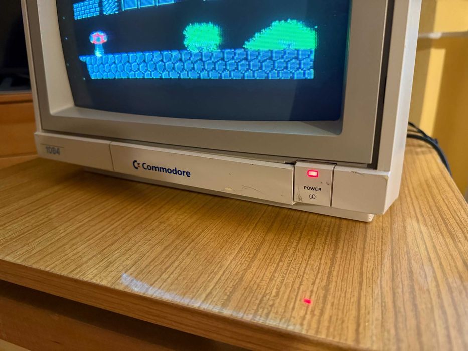 Monitor Commodore 1084 - dla retro fanów :)