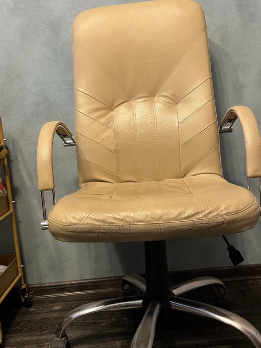 Компʼютерне крісло