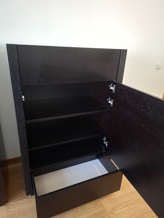 Cómoda Wengué c/ Gavetas e Prateleiras - Arrumação Quarto (1 disponível)
