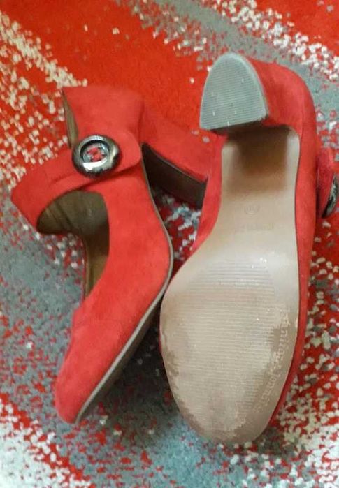 Buty na obcasie czerwone zamszowe 38