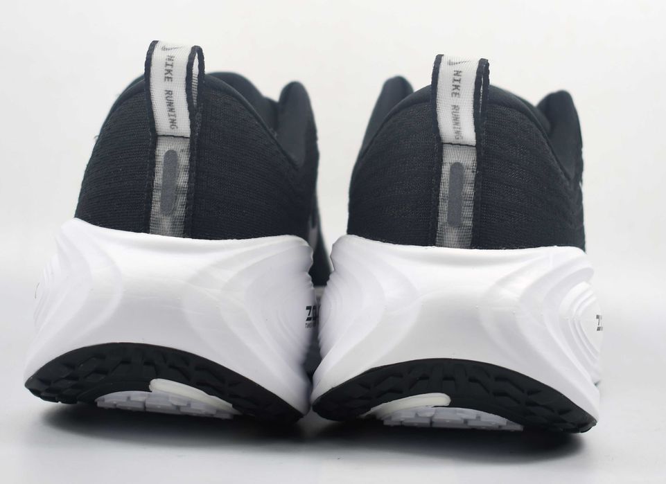 Nike Vomero Plus Black & White HV8154 roz. 38,5