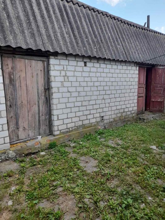 Продається частина будинку в центрі села Пряжів, вул. Шевченка, 112 (10 км від Житомира)!