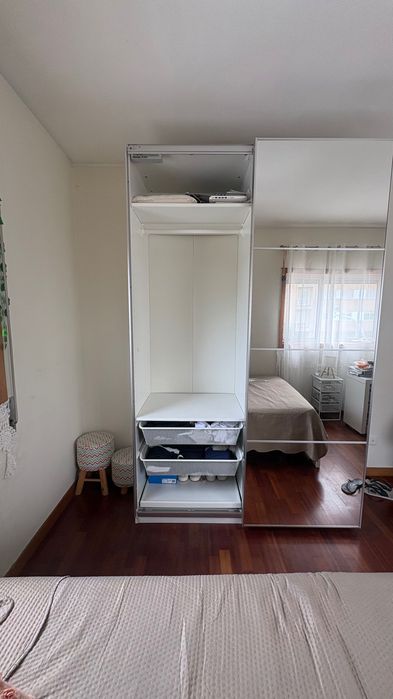 Armário com porta de correr Ikea