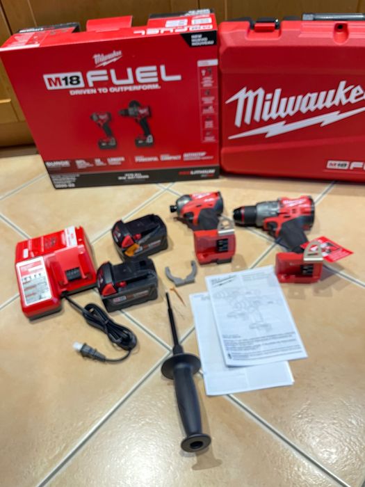 Milwaukee    Aparafusadora