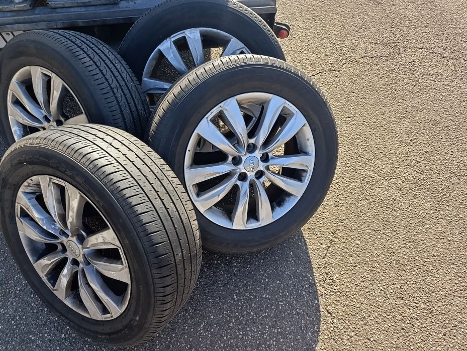 Диски в зборі KIA Sorento 5/114.3/r18/цо67.1/Santa fe/Mazda/235.60.18-6mm.
