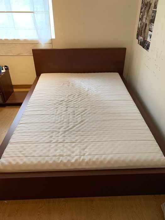 Cama solteiro com 2 mesinhas de cabeceira