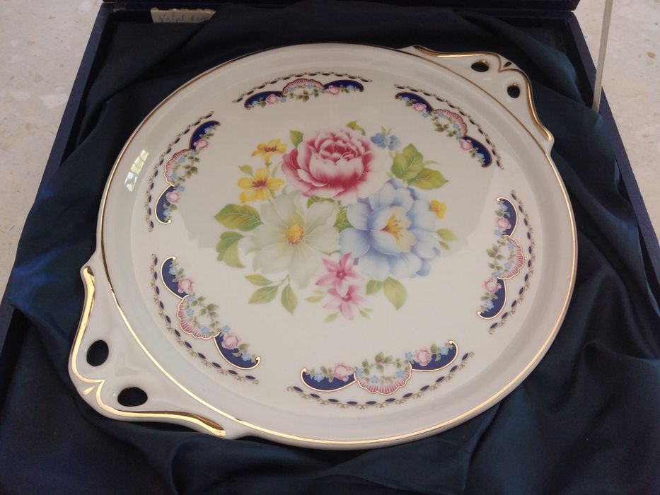Prato em porcelana mais acessorios
