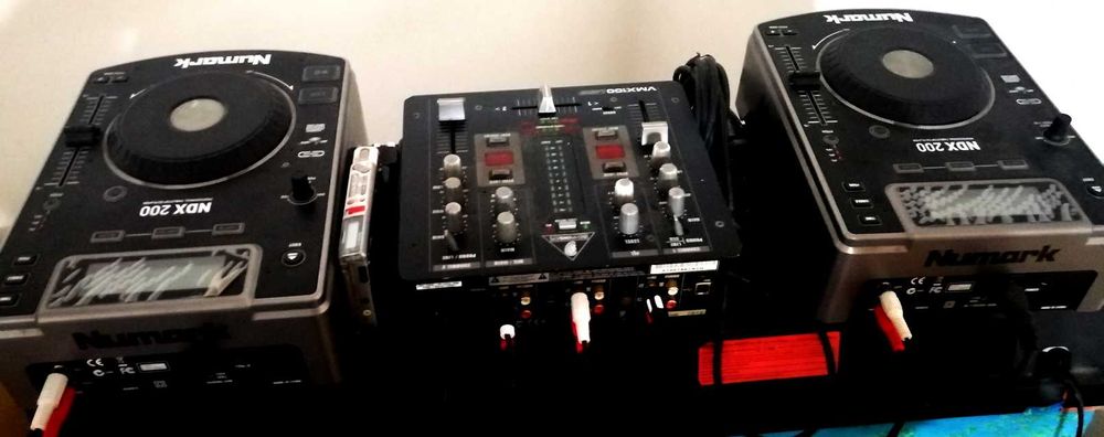 Kit Deejing (Mixer VMX 100 Behri + 2 CD PLAYER NDX 200 NUMARK + Micro)