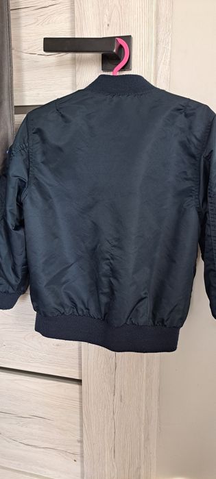 Kurtka bomberka fleka z naszywkami H&M rozm 104/110