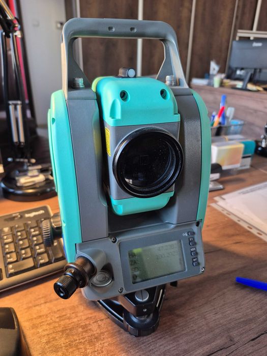 Tachimetr Nikon nivo 2c