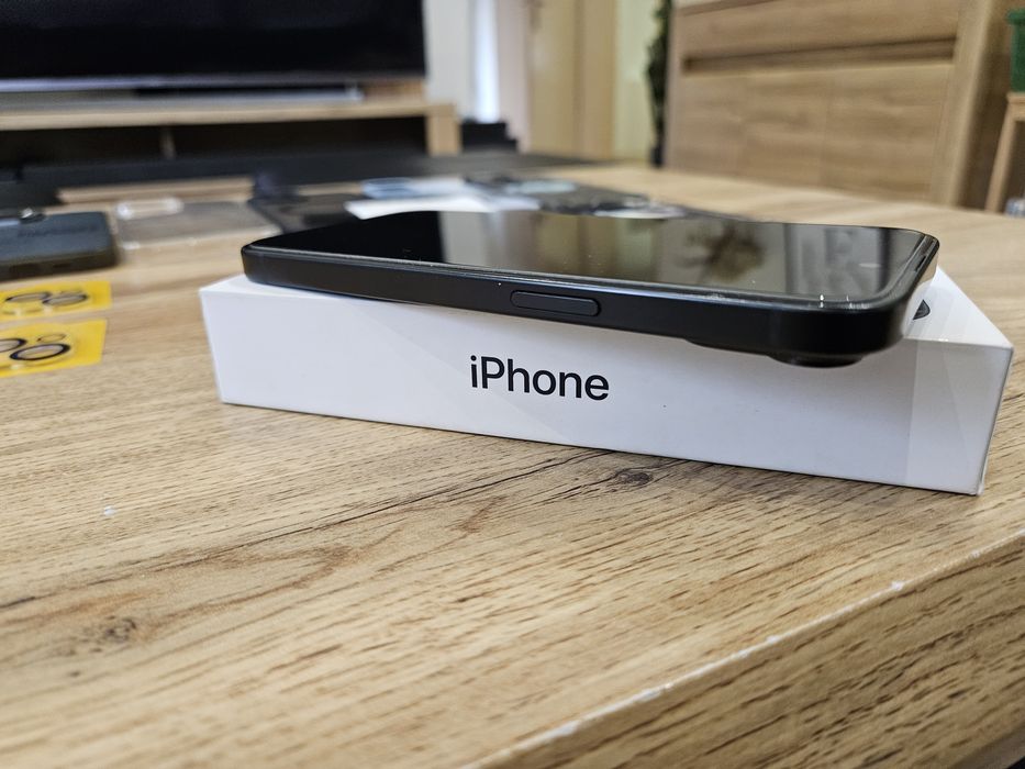 iPhone 15 + 6 Case SUPER STAN bateria 87%