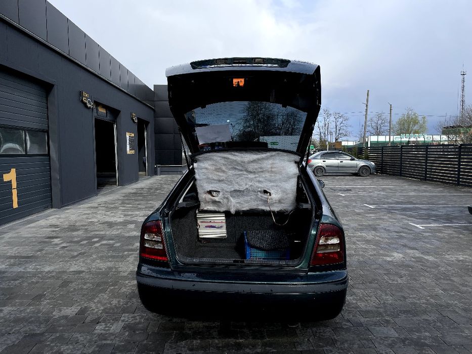 Продам Skoda Octavia Tour 1.6 SR