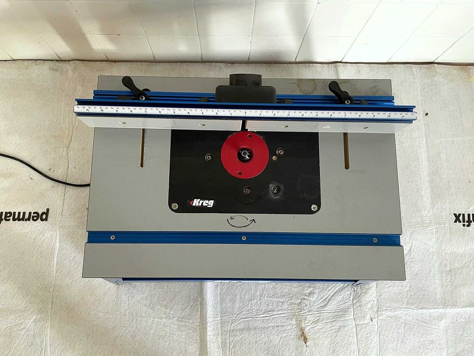 Conjunto Tupia Triton 2400W + Mesa Kreg + Fresas – Excelente Estado