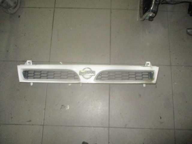Grelha do Pára-Choques da Frente NISSAN Primera Hatchback (P10)