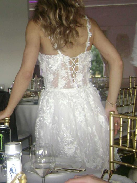 Biała krótka suknia ślubna koronkowa na ramiączkach szyta na miarę