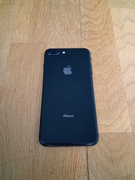 IPhone 8 Plus 64 GB + etui na dokumenty