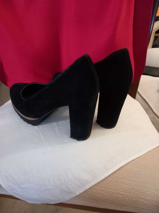 SAPATOS Pretos de Camurça - Salto Alto - COMO NOVOS