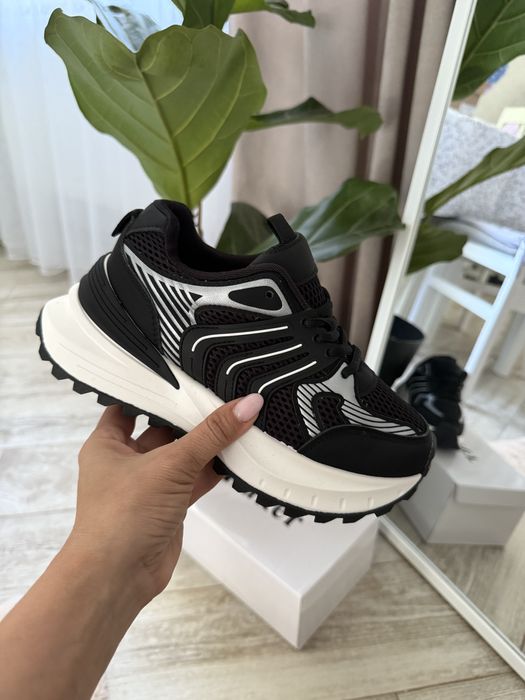 кросівки жіночі 38,39,49,41