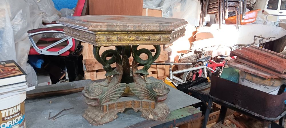 Mesa de Centro Antiga em Madeira com Tampo de Pedra – Para Restauração