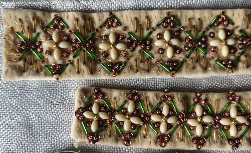 Lote de aplicações antigas para vestuário